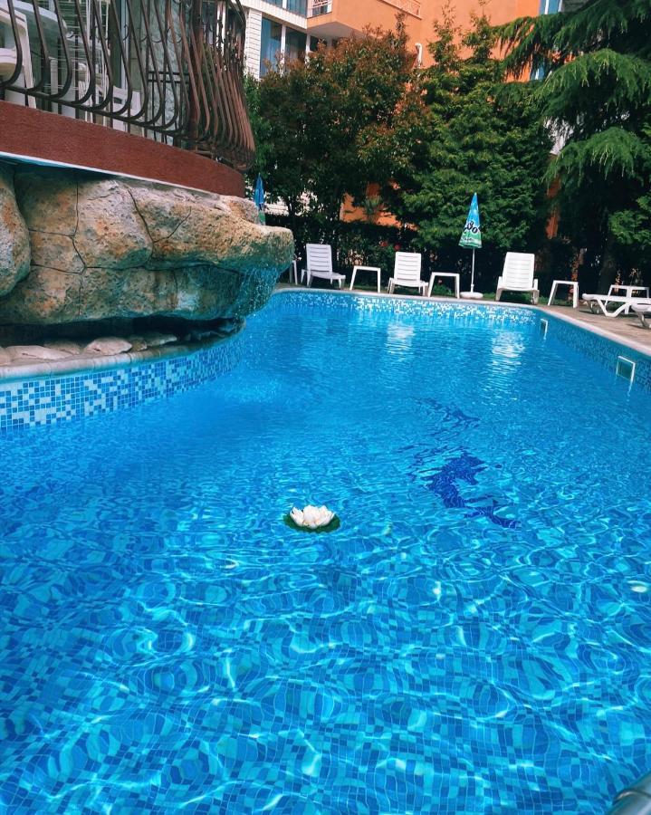 Hotel Dolphin Равда Екстер'єр фото