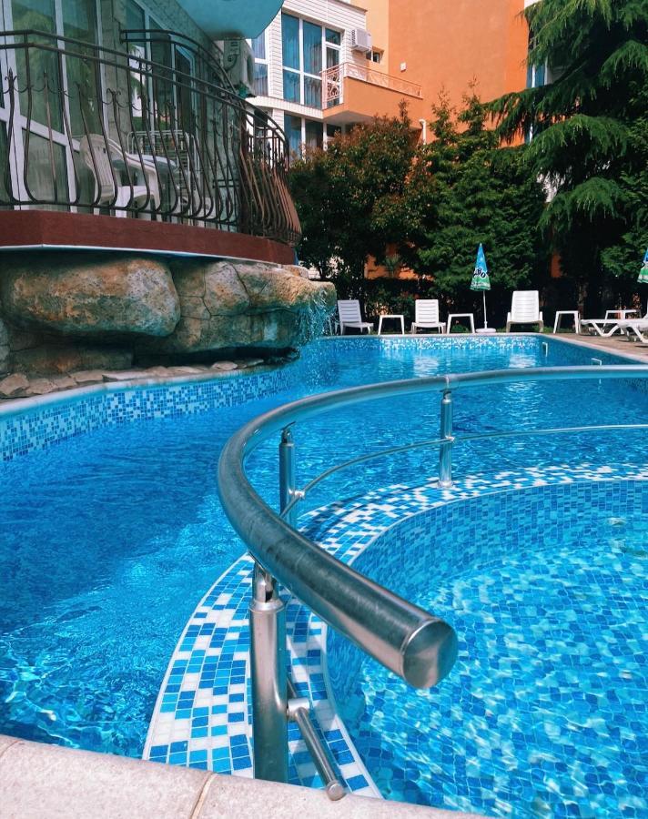 Hotel Dolphin Равда Екстер'єр фото