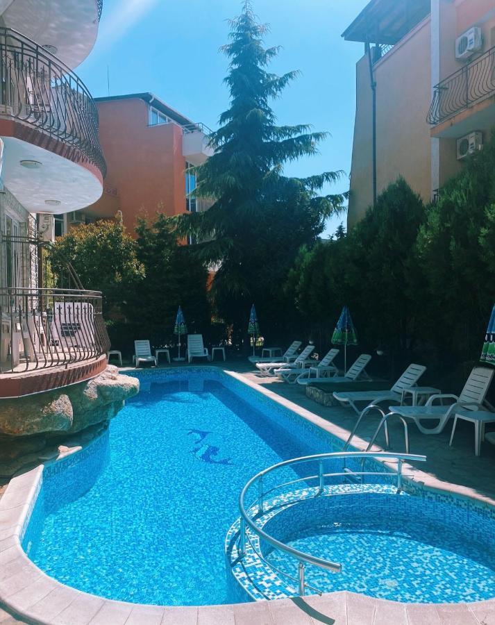Hotel Dolphin Равда Екстер'єр фото