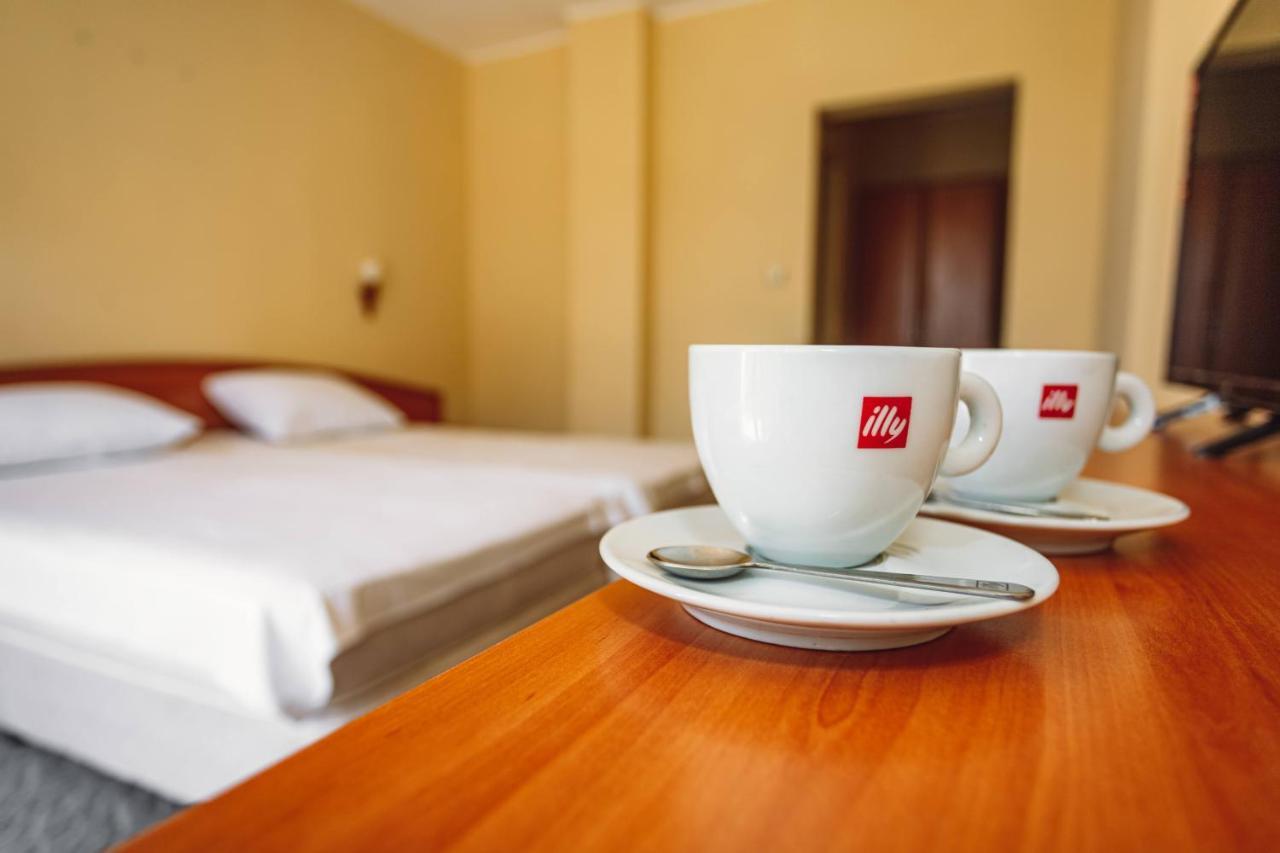 Hotel Dolphin Равда Екстер'єр фото