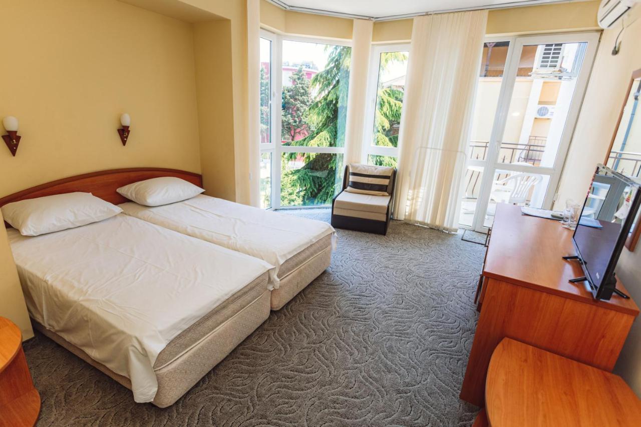 Hotel Dolphin Равда Екстер'єр фото