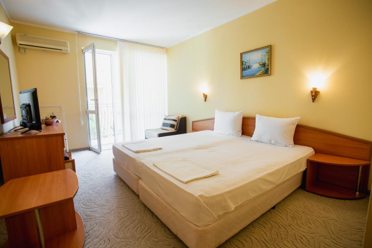 Hotel Dolphin Равда Екстер'єр фото