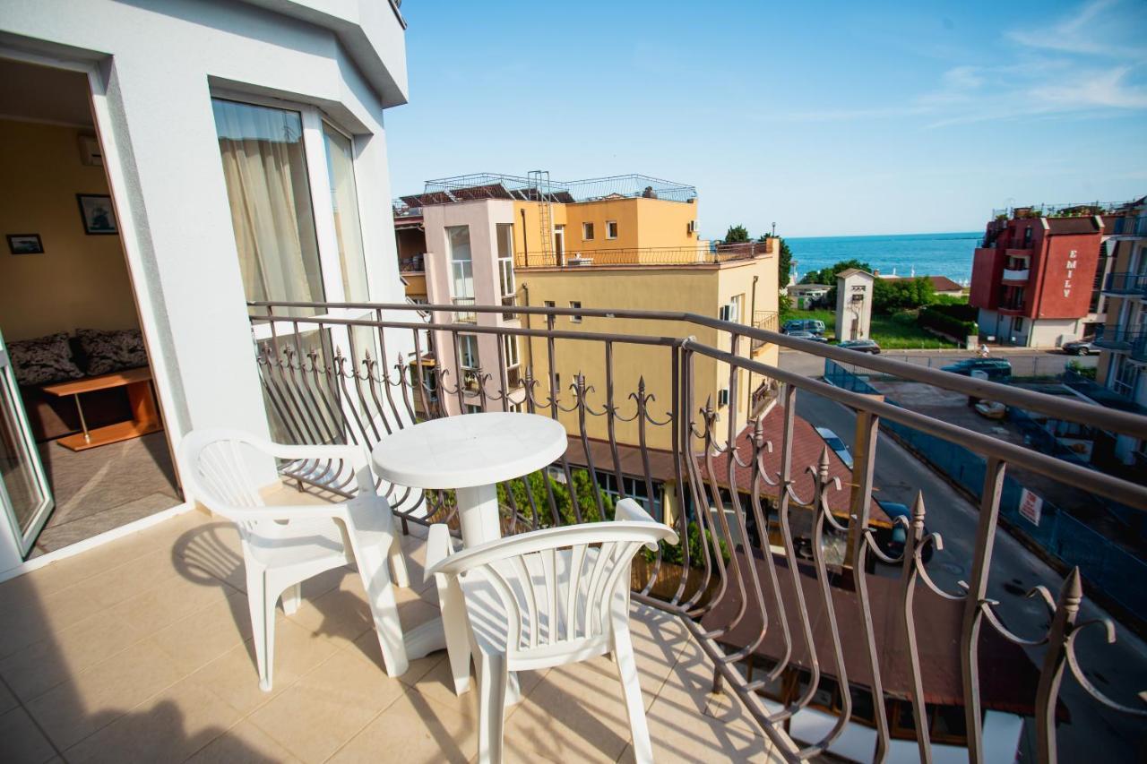 Hotel Dolphin Равда Екстер'єр фото