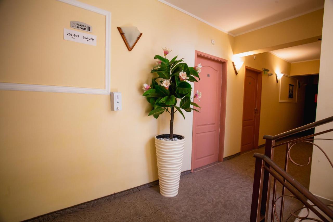 Hotel Dolphin Равда Екстер'єр фото